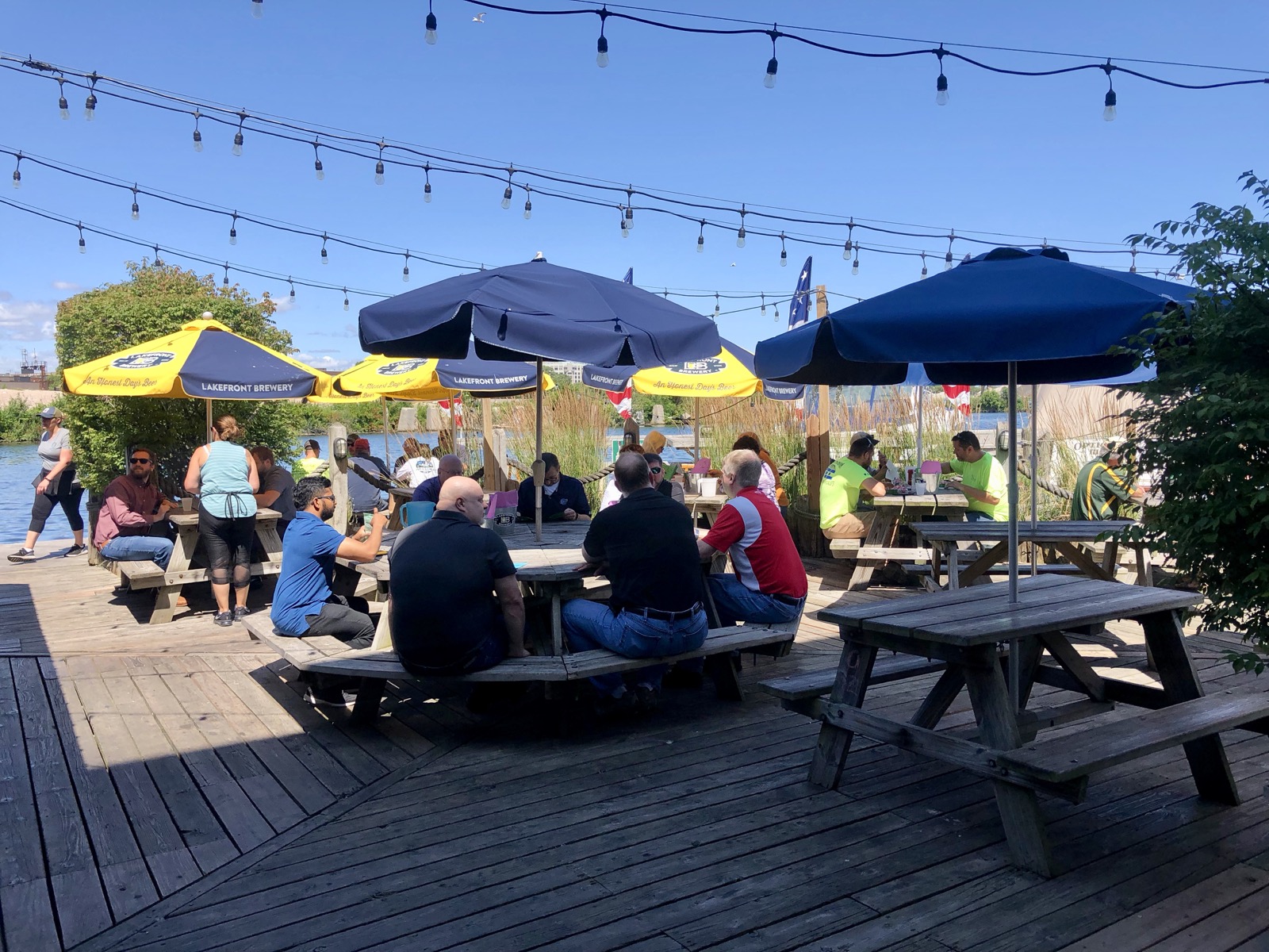 The patio at Barnacle Bud's